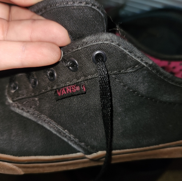 Vans - Picture 3 of 4